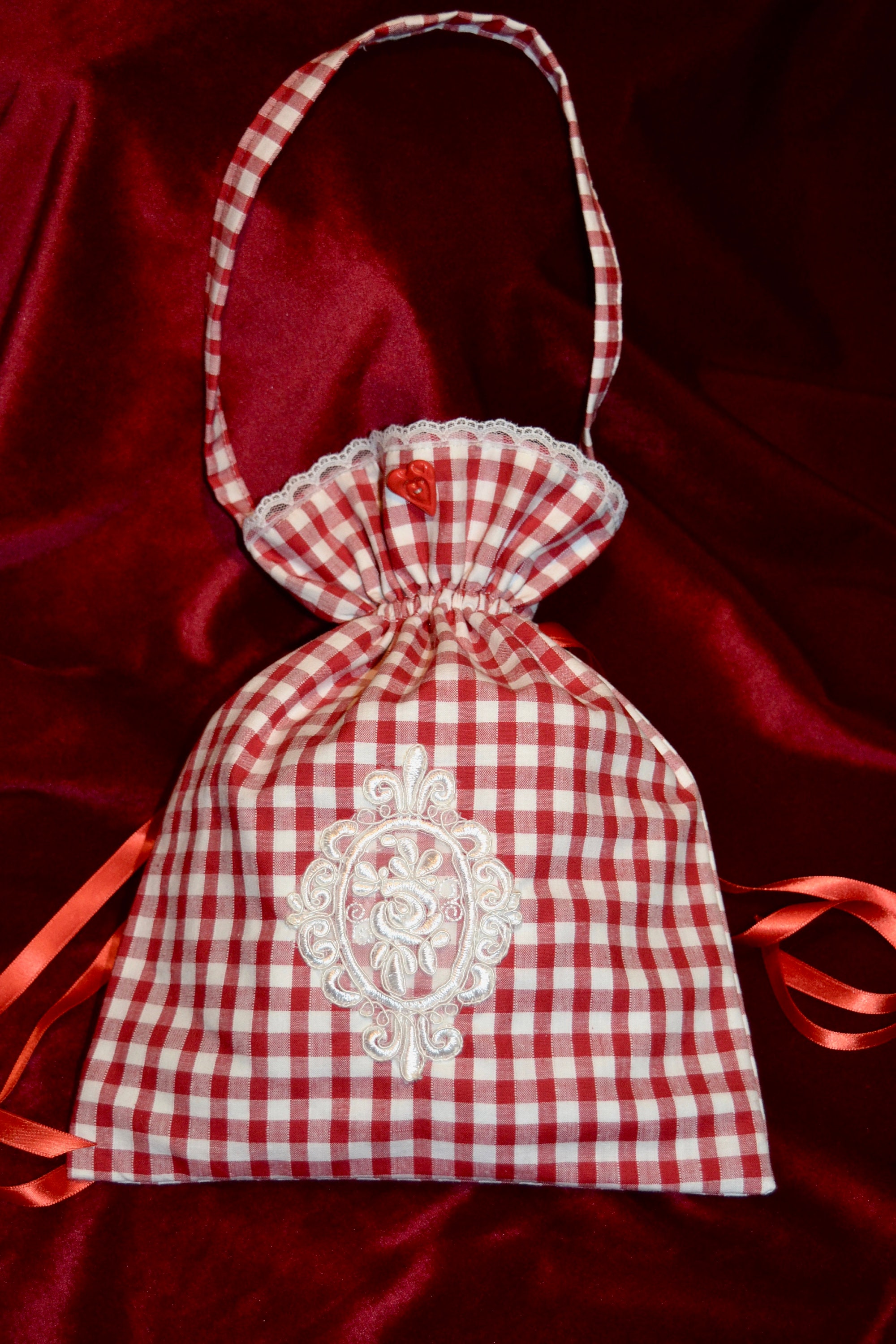 Ravissant Petit Sac en Vichy Rouge et Blanc Guipure Blanche