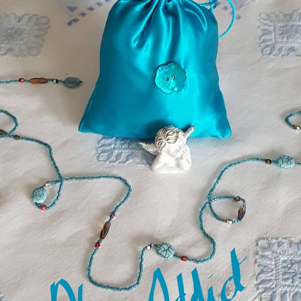 Sac à bijoux en satin turquoise et bouton en nacre assorti