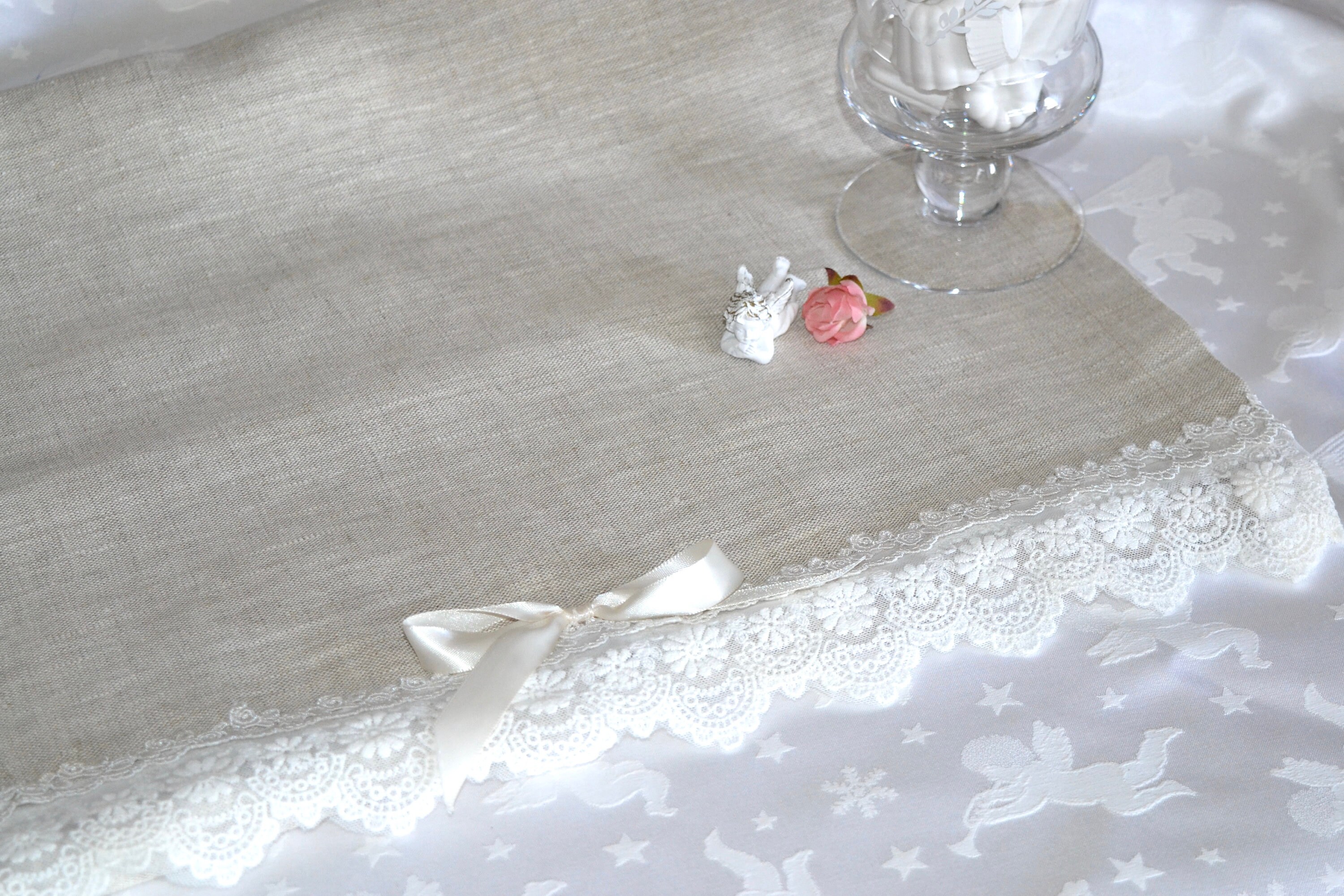 Chemin de Table en Lin/Coton et Dentelle sur Tulle