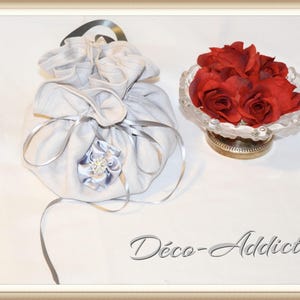 Aumônière en pur lin gris perle et son bijoux fleur et strass pour soirée ou mariage image 2