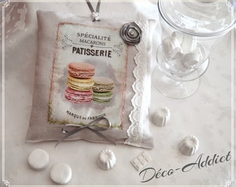 Coussin décoratif sur le thème des macarons en lin gris perle