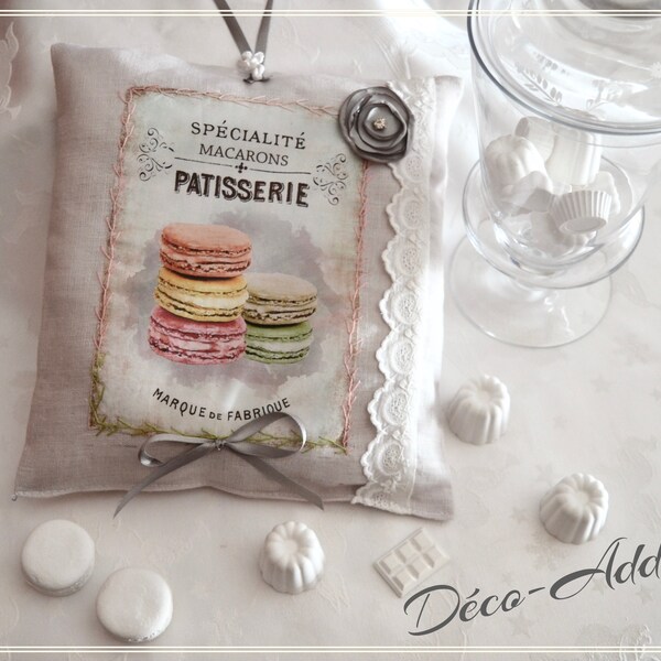 Coussin décoratif sur le thème des macarons en lin gris perle