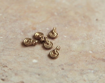 Small spiral Brass charms / / Raw Brass / or Silver filled / Pendant / Charms for macrame, micro macrame and jewelry making / 7 x 10 mm