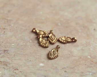 Brass charms / / Raw Brass / Pendant / Silverfilled charms / Charms for macrame, micro macrame and jewelry making / 8 x 15 mm