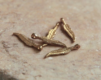 Feathers / Brass charms / / Raw Brass / Pendant / Silverfilled charms / Charms for macrame, micro macrame and jewelry making / 6 x 31 mm