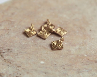 Brass charms / / Raw Brass / Pendant / Charms for macrame, micro macrame and jewelry making / 13 x 17 mm
