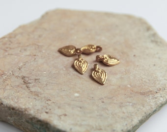 Brass charms / / Raw Brass / Pendant / Silverfilled charms / Charms for macrame, micro macrame and jewelry making / 12 x 20 mm