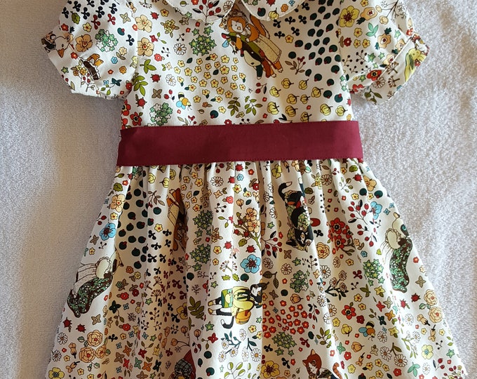 Pretty girl's linen dress for 4-year-old girls. Unique model, new, delivered with 2 belts,