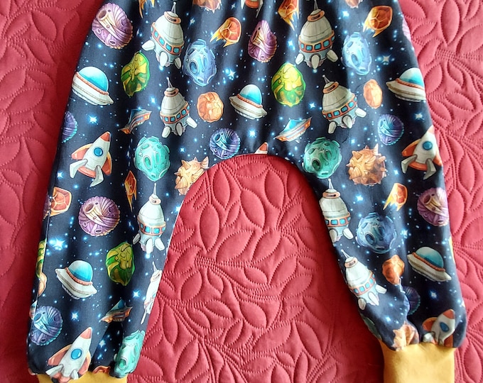 Harem pants for 3-year-old boys in navy blue with spaceship print, lined in navy jersey