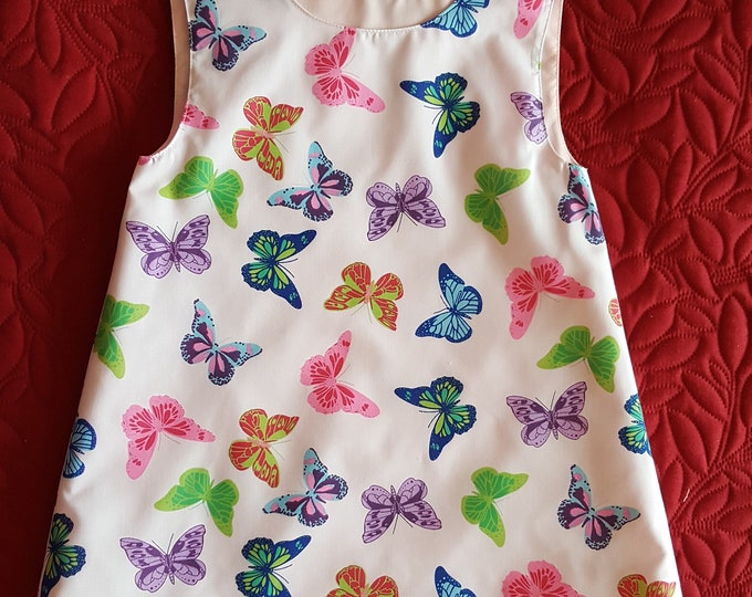PROMO  Robe d'été fillette 4 ans blanche motifs papillons ,neuve , faite mains