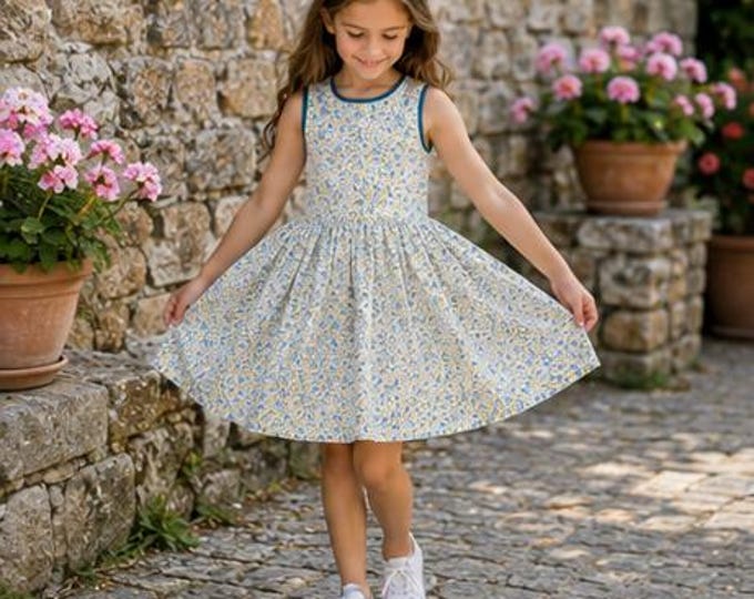 Robe d’été fleurie fille 8/10 ans, blanche jaune et bleu canard, fait main – Pièce unique