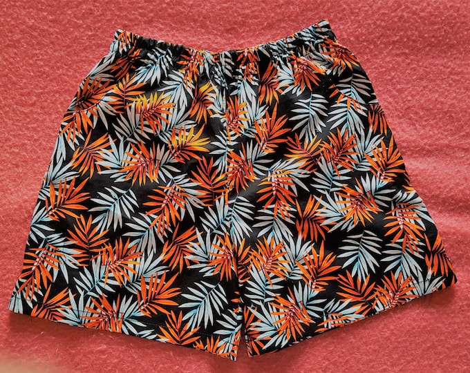 Pretty shorts ideal for the beach with their flamboyant patterns and colors, New handmade 38/40