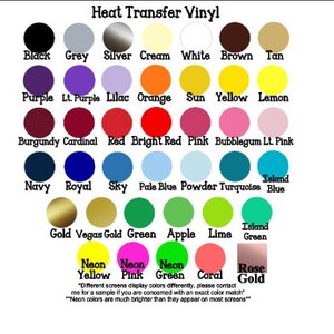 K&ouml;nnte beinhalten: Eine Farbkarte mit einer Auswahl an Farben f&uuml;r Thermotransfer-Vinyl, darunter Schwarz, Grau, Silber, Creme, Wei&szlig;, Braun, Beige, Lila, Helllila, Flieder, Orange, Sonnengelb, Zitrone, Burgunder, Kardinal, Rot, Rot, Pink, Kaugummi, Hellrosa, Marine, K&ouml;nigsblau, Himmelblau, Hellblau, Puder-T&uuml;rkis, Inselblau, Gold, Vegas-Gold, Gr&uuml;n, Apfel, Limette, Inselgr&uuml;n, Neon-Gelb, Neon-Pink, Neon-Gr&uuml;n, Koralle und Ros&eacute;gold. Die Karte enth&auml;lt auch den Text "Verschiedene Bildschirme zeigen Farben unterschiedlich an, bitte kontaktieren Sie mich f&uuml;r ein Muster, wenn Sie sich &uuml;ber eine genaue Farb&uuml;bereinstimmung Sorgen machen." und "Neonfarben sind viel heller, als sie auf den meisten Bildschirmen erscheinen."