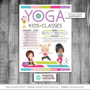 Può includere: Un volantino per lezioni di yoga per bambini, adolescenti e adulti. Il volantino presenta uno schema di colori rosa, verde e giallo con illustrazioni di bambini che fanno pose di yoga. Il volantino include l'orario delle lezioni, le età, l'indirizzo dello studio, il numero di telefono e il sito web. Il volantino include anche il testo "Yoga Kids Classes" e "Inspiring Moments Design Group".