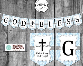Pode incluir: Uma faixa azul e branca com as palavras "GOD BLESS" em letras pretas. A faixa é decorada com um padrão de glitter prateado e uma cruz prateada com as palavras "Faith, Love and Hope!" em uma faixa separada.