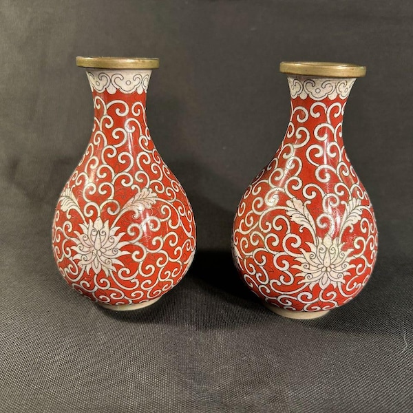 Paar antieke Chinese cloisonnévazen 6"