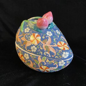 Chińskie pudełko z porcelany Famille Rose Peach