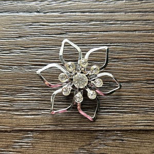 Vintage Rhinestone Pin Silver Flower Brooch estate jewelry finds collectible accessories floral design clear rhinestone