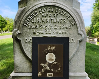 AT REST. Victorian era, mourning. Funeral floral arrangements with a photo of the deceased lady and casket plaque. Antique cabinet card.