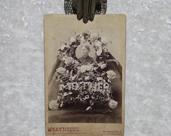 Mother. Funeral floral arrangements. Victorian era mourning, cabinet card photo. Post mortem.