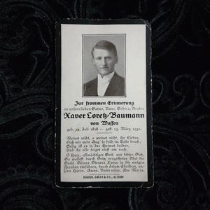 Antike Beerdigung Ephemera. Eine Trauerkarte für den Verstorbenen.  Deutsch. Ein Mann, der im Alter von 34 Jahren starb. Doppelseitig.
