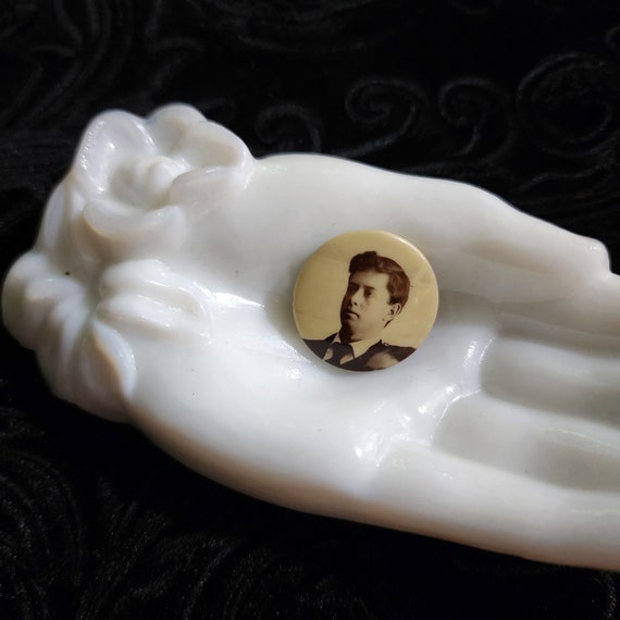 Victorian era mourning PHOTO pin button of a youn… - image 3