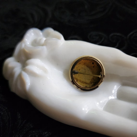 Victorian era mourning PHOTO pin button of a youn… - image 2