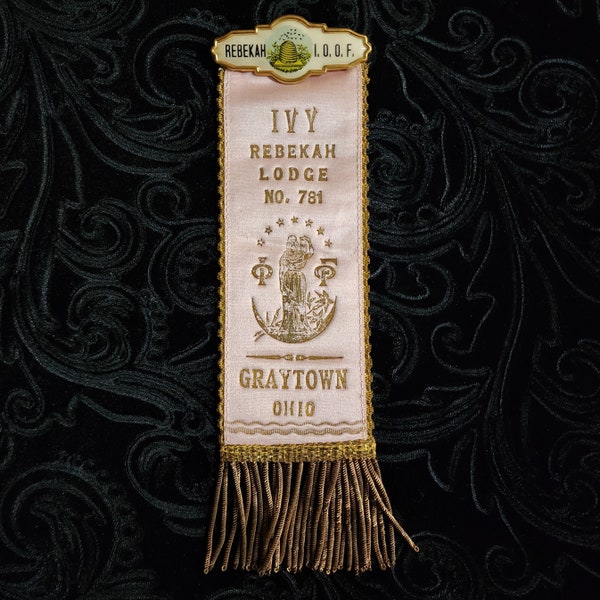 Antique Oddfellows ceremonial ribbon. In memoriam. Ivy Rebekah lodge 781. Ohio.  I.o.o.f. Beehive design. Regalia. Emblems.