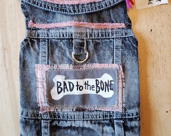 abbigliamento per cani. giacca per cani. giacca di jeans per cani. il negozio Etsy di thewoodenwolf