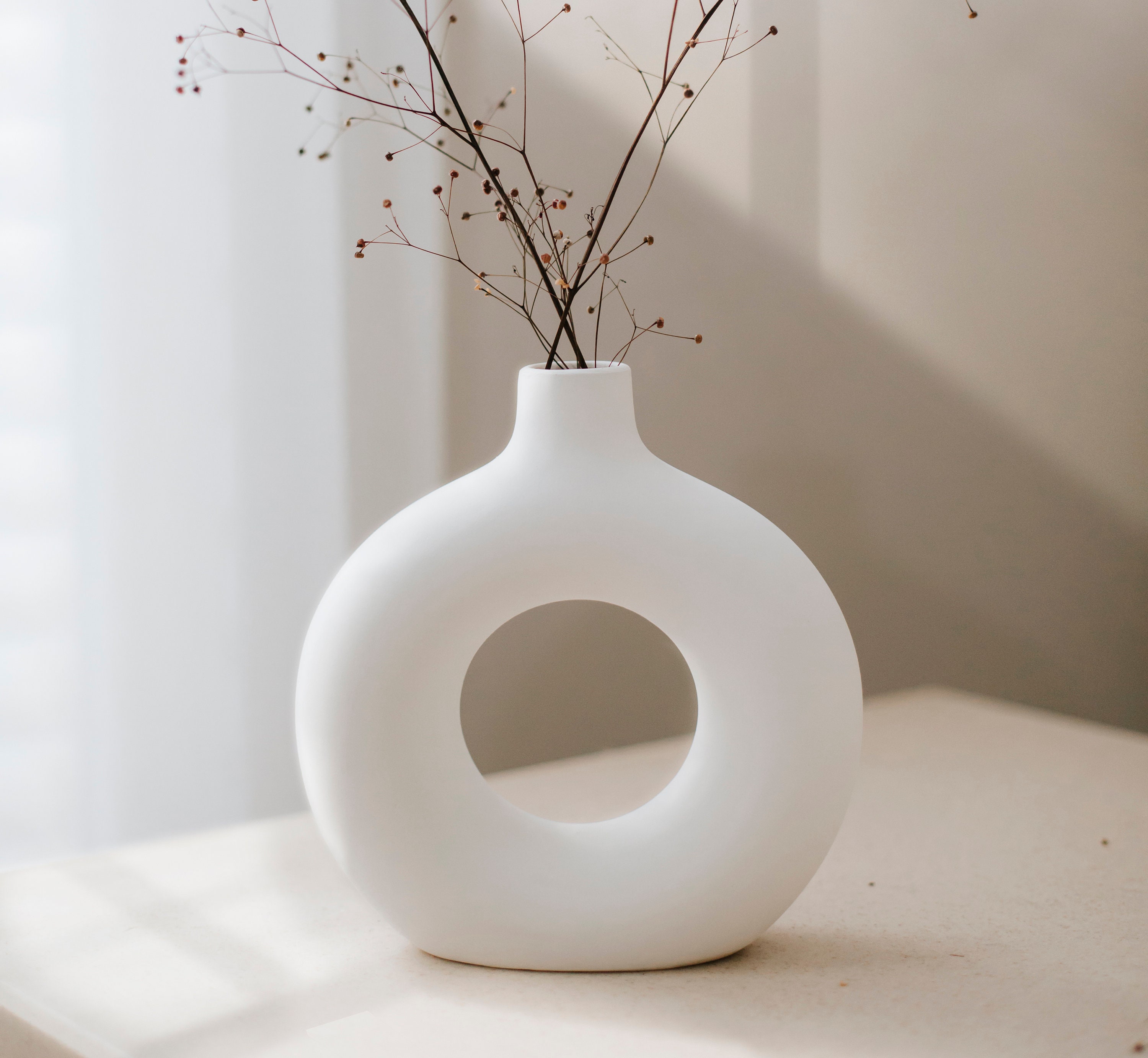 White Donut Vase agrohort.ipb.ac.id