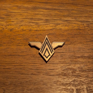 Battlestar Galactica Senior Pilot Qualification Wings Magnet Starbuck Apollo Boomer Adama Cosplay Cylon Twleve Colonies Caprica Pegasus Pip