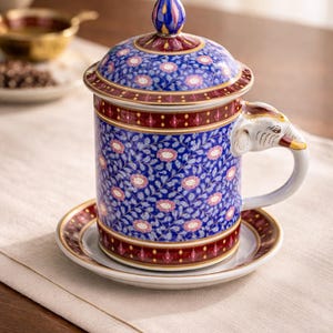 Caneca de café tailandesa Banjarong pintada à mão com tampa: porcelana real