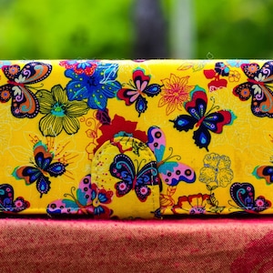 Tarjetero de tela amarillo brillante con mariposas, monedero de pulsera para mujer, billetera de algodón tailandesa.