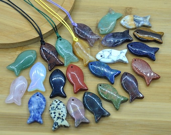 Geschnitzte Edelstein-Fisch-Halskette, Edelstein-Fisch für DIY-Schmuckherstellung Kreative gewebte Fisch-Halskette, Glück-Halskette, Angelngeschenk, geschnitzter Fisch