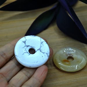 Contas de donut por atacado, pingente de donut de pedra preciosa grande de 40 mm, pingente de círculo de donut, pingente de contas de pedra preciosa natural para joias, presente de decoração para casa