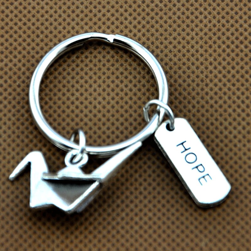 Porte-clés élégant En Métal Forme Grue Origami - Cadeau Symbolique Paix, Espoir - Pour Femme, Sœur, Amie, Anniversaire, Petite Attention