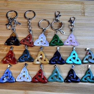 Natural Crystal Stone Celtic Knot Keychain，Celtic Triquetra，Trinity Knot Keychain, Love Loyalty and Friendship，Love Knot,Pagan Wiccan Charms