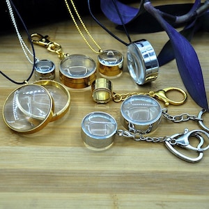 Curved Glass Living Memory Locket Floating Locket Necklace、Keychain，Stainless Steel Magnifying Necklace, Pet Memory Locket Keychain