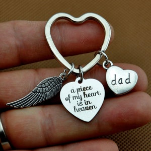 Ein Stück meines Herzens ist im Himmel Schlüsselbund Engelsflügel Herzanhänger Papa Mama Im memory of Keychain Herz Keychain Bild 1