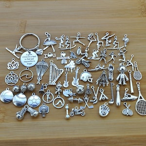 DESIGN A Keychain，Coach Keychain,Dumbbell Keychain, Music Coach Gift,A Great Coach is Hard to Find, Sports Keychain,Basketball Coach