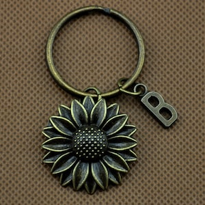 Sunflower keychain, sunflower charm, flower keychain, personalized keychain, initial keychain, initial charm, customized, monogram