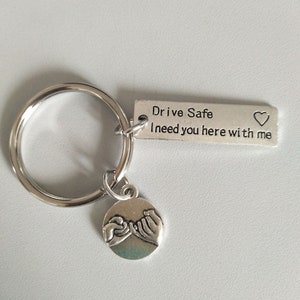Pinkie jura chaveiro, chaveiro seguro para dirigir, personalizável, chaveiro com mindinho jura, presente de namorado, marido caminhoneiro, presente de marido, ente querido