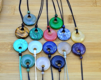 30 mm Edelstein Donut Halskette, Heilkristall Donut mit verstellbarer Seilhalskette, Chakra Kristallanhänger Halsketten, Lucky and Wishes Halskette