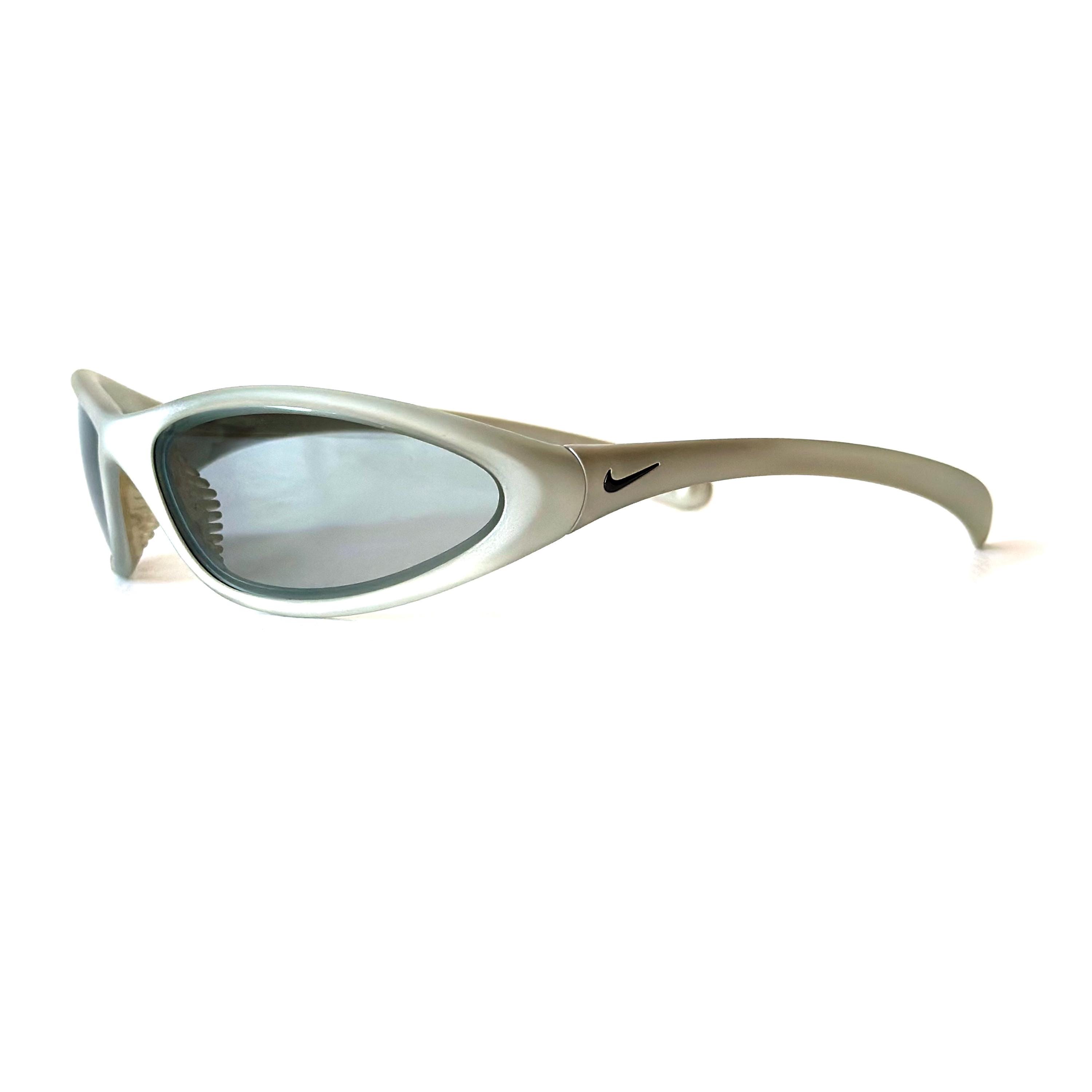 Vintage Nike Tarj Classic Sunglasses New Old Stock Including Nike Softpouch Made in Italy around Y2K