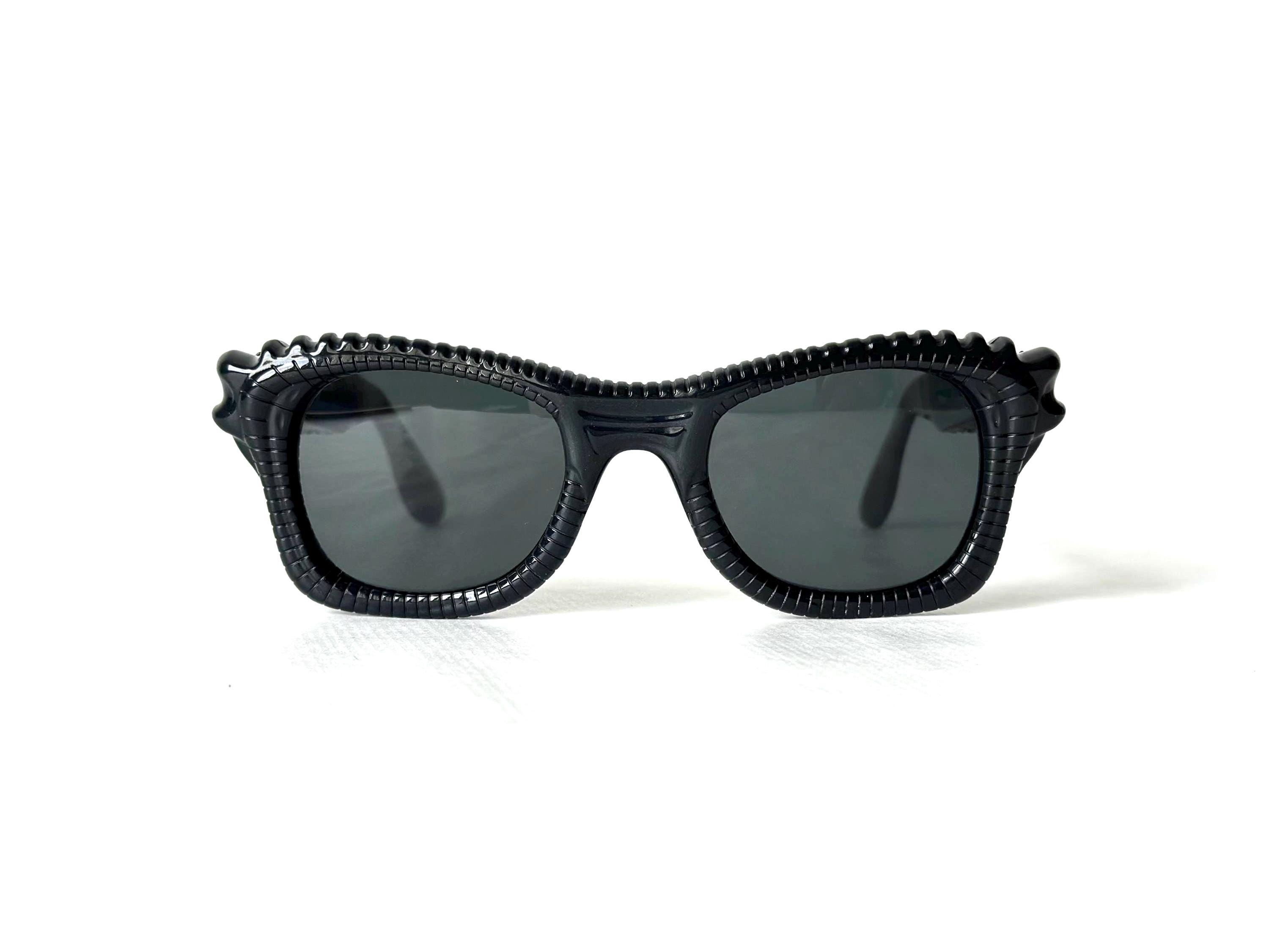 La Femme En Noir Alien Cat Eye Sunglasses Brand New La Famme Noir Alien Cateye | Mercari main image 2
