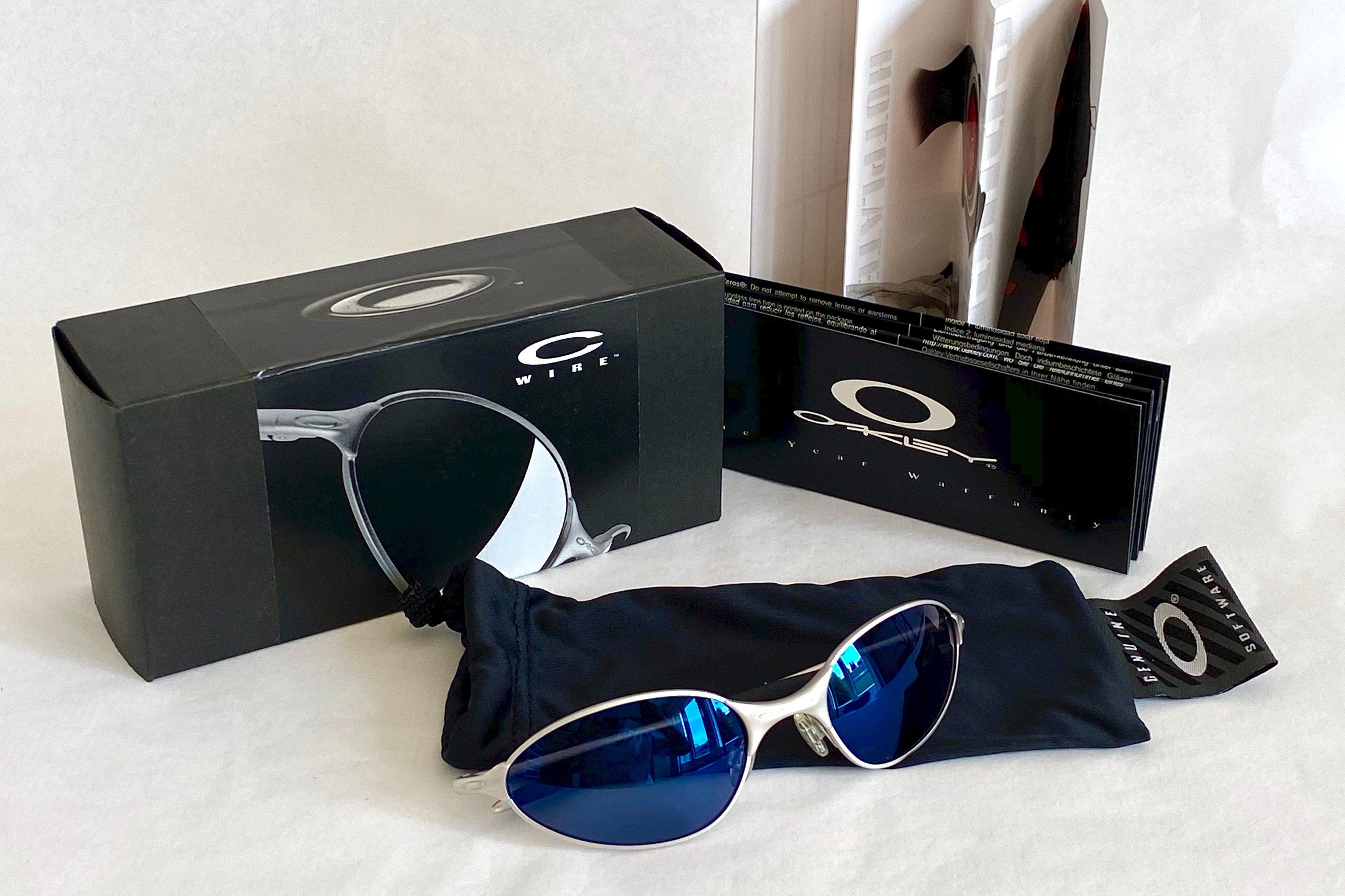 2000 Oakley C Wire™ Silver Ice Iridium Vintage Sunglasses 2000 Oakley C Wire™ Silver Ice Iridium Vintage Sunglasses
