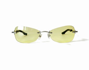 Oliver Peoples Vintage Y2K Wrap Around Sunglasses Model  display picture 3