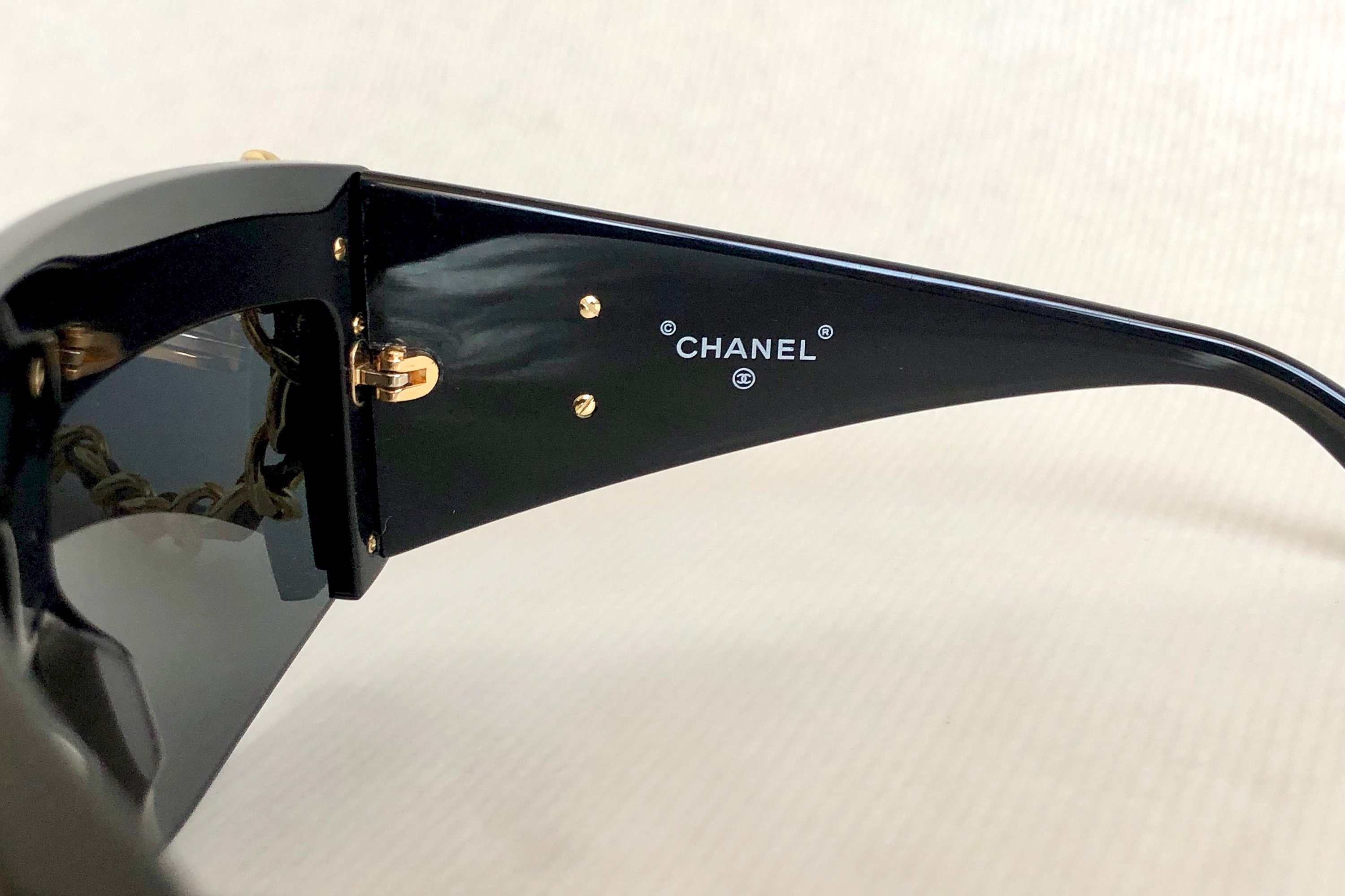 CHANEL 0027 Long Chain Vintage Sunglasses New Old Stock Full Set