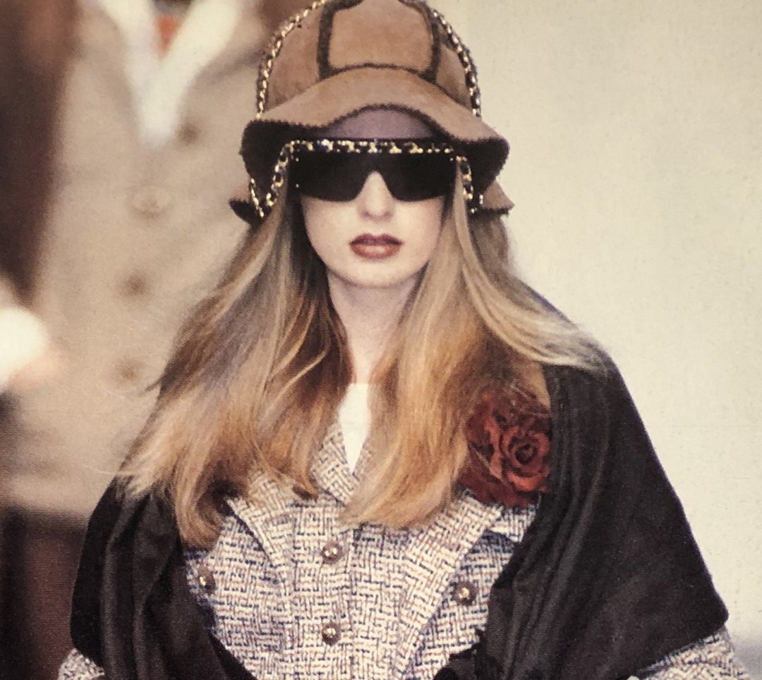 CHANEL 0027 Long Chain Vintage Sunglasses New Old Stock Full Set