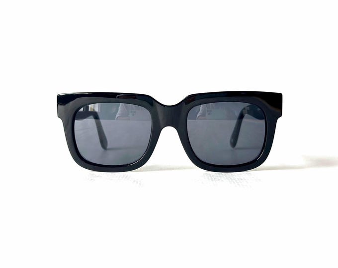 Vintage Gianni Versace 465 Sunglasses Deadstock Leather Versace Medusa Case 1980s